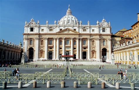 Whoever arrives in saint peter's square feels immediately welcomed by a spiritual embrace symbolized by the two symmetrical colonnades of bernini. Saint Peter's Basilica, Rome, Venice Italy Photo