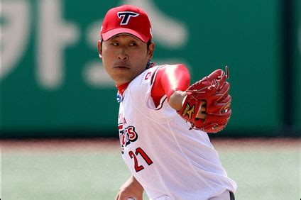 Born july 24, 1986) is a south korean former professional baseball pitcher. MVP 윤석민, 황금 장갑까지 싹쓸이했다 - 오마이스타