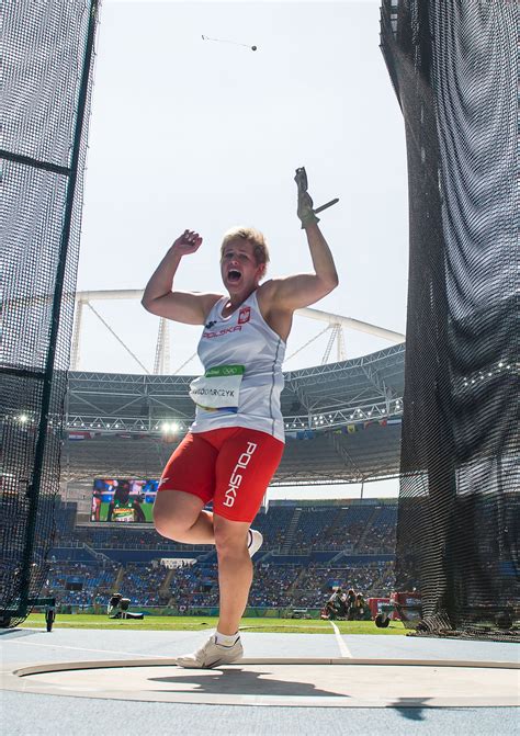 Anita wlodarczyk breaks the hammer throw world record. Anita Włodarczyk - oficjalny serwis internetowy mistrzyni ...