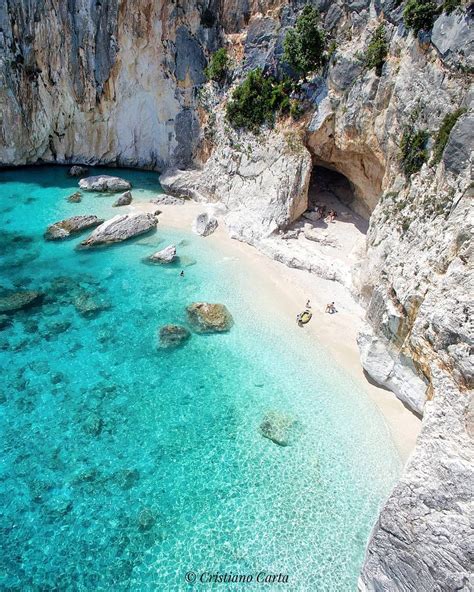 È la piscina di venere, circondata da rocce di. Le Piscine di Venere, Baunei, #Sardegna 🇮🇹 ☀️ 📸 @cristiano ...