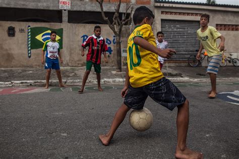 Www.futebol.com é o melhor site de futebol ao vivo. Futebol de rua: 9 machucados que só quem jogou já teve ...