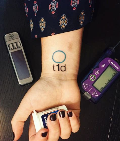 Scara included the date of diabetes diagnosis, the world diabetes logo and a red star symbol to represent the medical condition. Idea by Maggie Kaechele on T1D Tattoos I'll Probably Never ...