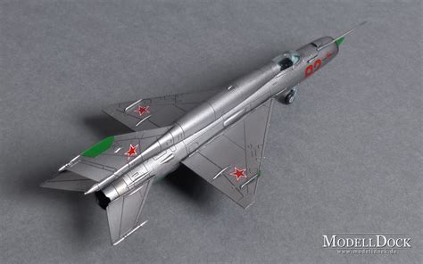 Reduces braking distance when landing on any runway. MiG-21 SMT (1:144) - modelldock.de