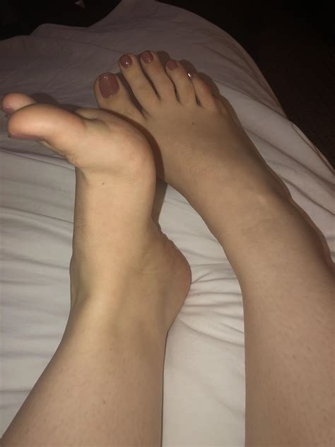 How to sell feet pics on craigslist. Selling feet pictures, message me on kik for details ...