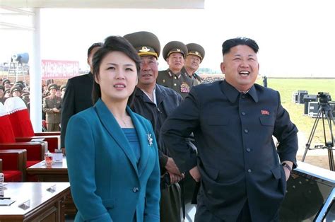 What does kim jong un live like? Wer ist die Frau an der Seite von Nordkoreas Diktator Kim ...