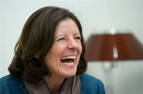 She is the first woman to hold this office. Malu Dreyer: Der rote Thron steht schon im Büro - Politik ...