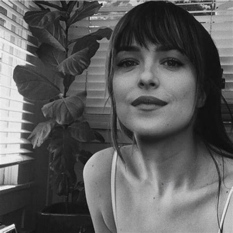 Dakota johnson joins a friend for lunch. Idea by Fiftyshadesofgrey on My favorite fifty shades | Dakota johnson style, Dakota mayi ...