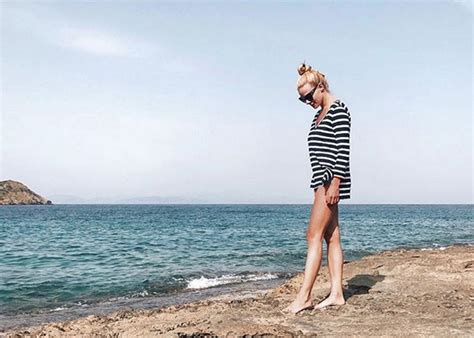 Jun 28, 2021 · ζέτα μακρυπούλια | φόρεσε την πιο κομψή ολόσωμη φόρμα από τα zara με flip flops. Ζέτα Μακρυπούλια: Οι σέξι βουτιές της στη θάλασσα! Video