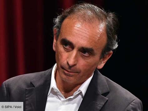 Il diffuse ses vidéos sur le réseau social snapchat , sur lequel il affirme également avoir craché sur le polémiste. Eric Zemmour devient la risée de la Toile après sa séance ...