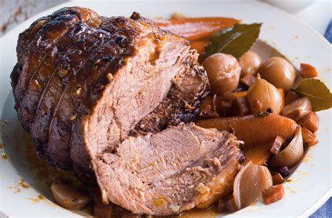 Roast the brisket in the oven (2 methods): Slow Cooking Brisket In Oven / Slow Cooker Brisket Recipe With Red Wine Thyme And Onions ...