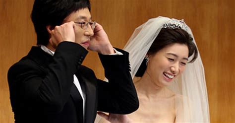 He wakes up at 6am, and reads the newspaper. Yoo Jae Suk And His Wife Na Kyung Eun Expecting Second Child