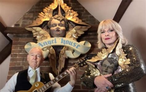 Make sure to check out the video from robert and toyah featuring sidney jake below! Sunday Lockdown Lunch: H Toyah Willcox και ο Robert Fripp ...