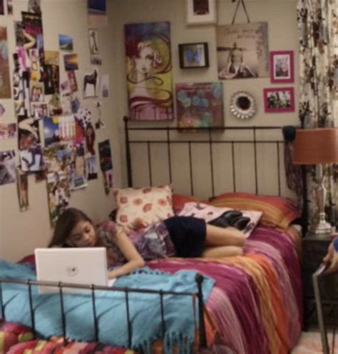 Discover more posts about haley dunphy. Haley Dunphy Room #modern #family #modernfamily #haley # ...