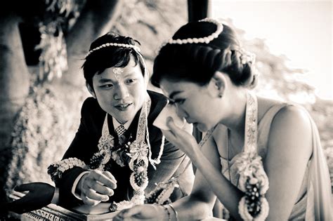 Thailand wedding photography directory of documentary style photographers that capture authentic moments at thai weddings. Bangkok Wedding Photography - Bangkok Wedding Photographer http://thailand-wedding-photographer ...