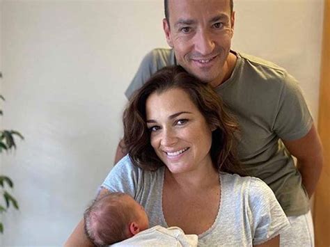 Da www.corrieredellosport.it alena seredova alena seredova gigi buffon 4 il tradimento di buffon? Alena Seredova torna a casa con la figlia Vivienne. Le ...