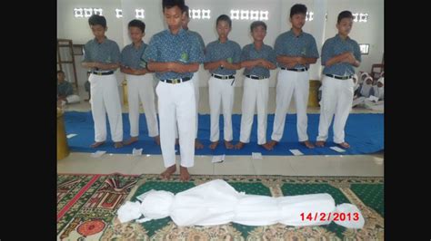 Biasanya sholat mayit dilaksanakan secara berjamaah. Shalat Jenazah Untuk Anak Kecil Attaubah Institute