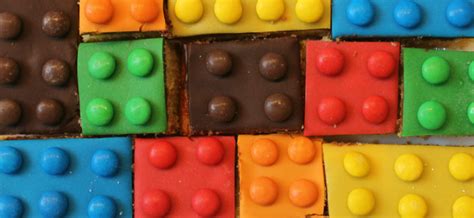 Wir haben dir hier unsere besten geburtstagskuchen für kinder zusammengestellt. Lego® Kuchen | Der Kinderparty-Hit | Lego kuchen, Muffins ...