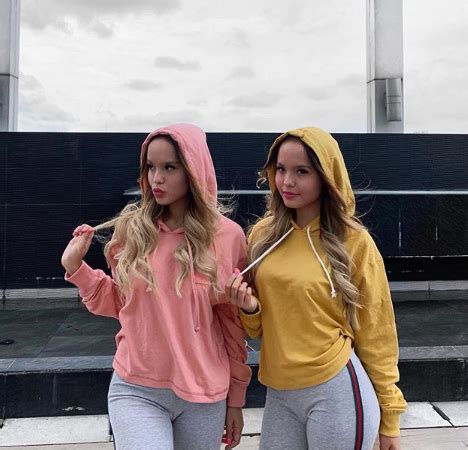 Maybe you would like to learn more about one of these? Dianggap Terlalu Seksi, Simak Dulu Gimana Cara 'The Connell Twins' Memadukan Baju-bajunya!