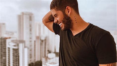 José felipe rocha costa (born in goiânia, brazil 21 april 1998), better known by the stage name of zé felipe also known by the acronym zf, is a brazilian singer and songwriter of sertanejo universitário. "Não preciso de muita coisa para ser feliz", diz Zé Felipe ...