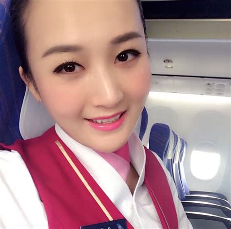 Each suite is 1.52 meters high with 82 seat pitch. 【China】 China Southern Airlines cabin crew / 中国南方航空 客室乗務員 ...