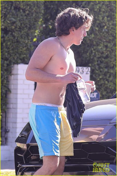 Verzameling door demi • 2 weken geleden laatst bijgewerkt. Full Sized Photo of charlie puth shirtless after workout ...