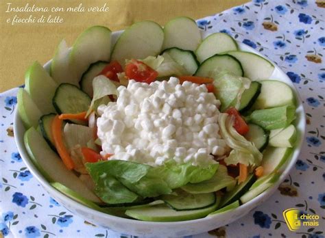 Dai un'occhiata anche a queste fusilli integrali peperoni, fiocchi di latte e pomodori secchi! Insalatona con mela verde e fiocchi di latte