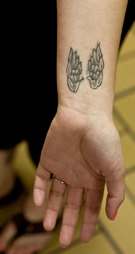 These wrist tattoos are great examples to get ideas flowing for people considering getting inked. Resultados de la Búsqueda de imágenes de Google de http ...