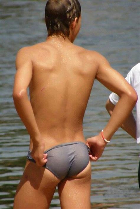 It's the bulge thats tantalising me; aaron elite adlı kullanıcının speedo panosundaki Pin ...