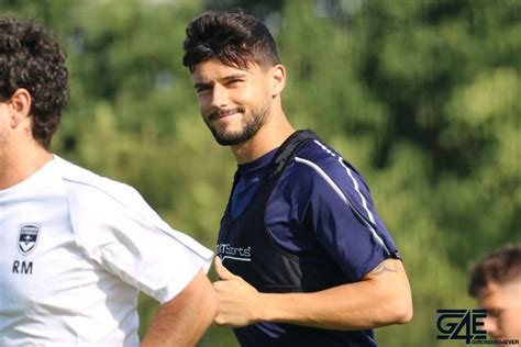 Swiss footballer loris benito got a painful bite after diving on a pine marten as it ran across the pitch during a match in. Loris Benito : "Si je ne suis pas là dans un an, c'est que ...