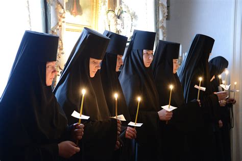 Parintele ambrozie iurasov, cunoscut inca de pe vremea comunistilor ca un duhovnic cu experienta, a infiintat in anii '90 la ivanovo, pe langa catedrala intrarea maicii domnului in biserica, o obste de maici. „Fără o înflorire a monahismului, Ortodoxia va rămâne în ...