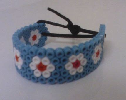 Ein perlenarmband gilt als klassiker für die dame mit stil: Armband Bügelperlen Blumen by pale-pink | Bügelperlen ...