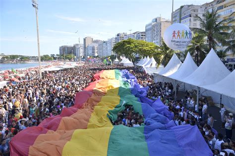 #lesbian #gay #lgbt #lgbtq #loveislove #pride #love #gaypride #memes #lgbtpride #lovewins #equality #homosexual. 17ª Parada do Orgulho LGBT do Rio reunião 1,5 milhão de ...