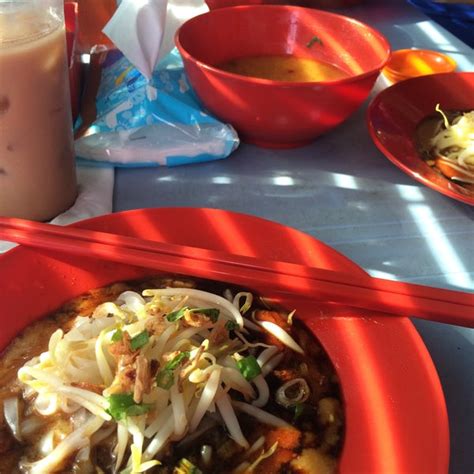 There kueyteow curries, soups and also kueyteow kueyteow vermicelli soy sauce aside. Mee Kari Hj Daud Mat Jasak - Asian Restaurant in Ipoh