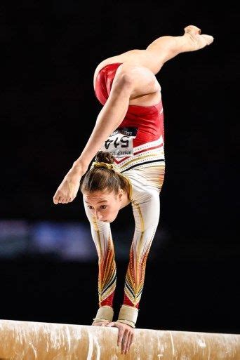 Nina derwael is olympisch kampioen! Nina Derwael staat na deze geweldige oefening voorlopig ...