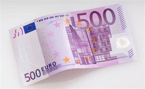 Mit einem gesamtwert von rund 307 milliarden euro steht sie aber für 28 prozent des nennwerts aller euroscheine im umlauf. Abschaffung des 500-Euro-Scheins könnte Millionen kosten | trend.at