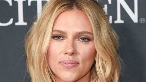 Scarlett johansson says her pandemic wedding with colin jost was 'weird' but 'beautiful' scarlett johansson talked to seth meyers about marrying colin jost in the middle of the pandemic and the. Scarlett Johansson Explains Why Her Wedding To Colin Jost ...