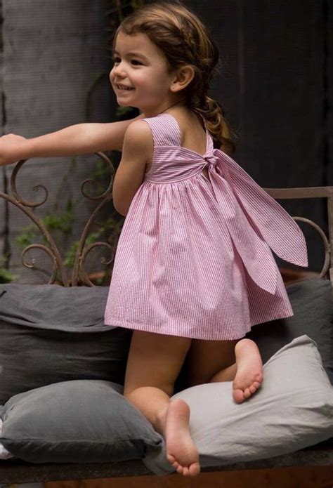 Quelle que soit la saison, la robe (ou la jupe) est une pièce incontournable et indémodable du dressing de votre petite fille. Robe pour petite fille qui produit un grand effet en 55 ...