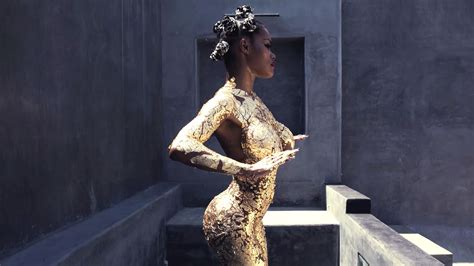 Fade2fit is teyana taylor's fitness video platform designed to allow you to workout in the comfort of get the body you deserve! Watch Teyana Taylor Work Her Body in Speckled Gold Paint ...