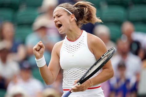 Muchová bounces back after medical timeout in second set. Wimbledon, Muchova straordinaria: la ceca vince il derby ...