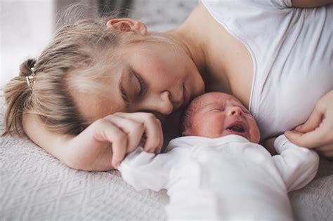 Durch den schnupfen ist die nase ziemlich verstopft, sodass die kleine durch den mund atmen muss. Erkältung bei Babys: Hausmittel & Tipps - HEROLD.at