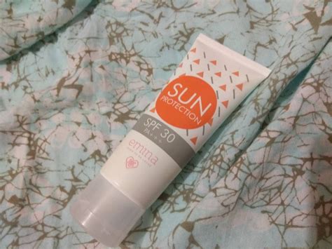 Rekomendasi sunscreen untuk kulit berjerawat yang pertama adalah face2face sunscreen for acne skin. Sunscreen Emina for All Skin Type | Kulit berminyak ...