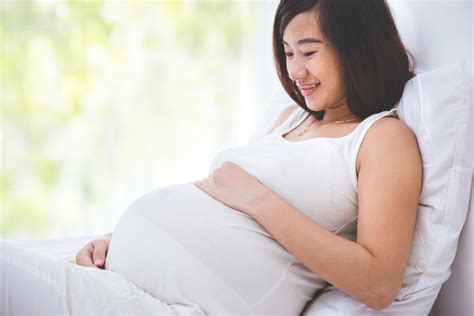 Bahagia, itu yang dirasa oleh anda ketika mengetahui kini anda sedang berbadan dua kabar gembira mengenai kehadiran janin di kandungan anda tidak saja dirasa oleh anda tetapi oleh suami dan. Cara Puasa bagi Ibu Hamil yang Tepat Menurut Dokter Ahli ...