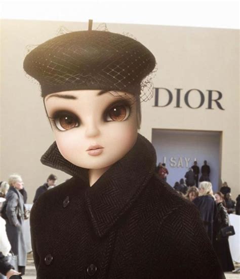 Модель Dior и звезда Instagram: показываем, как выглядит самая популярная виртуальная модель