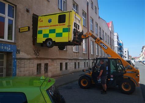 Dcéra príde za otcom do krčmy a kričí: Pokračování: Sanitka do baráku? | Krimi Plzeň