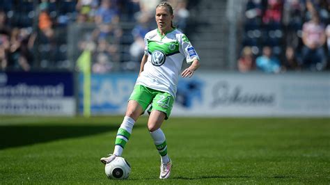 Uefa women's champions league official sponsors. Lara Dickenmann bleibt in Wolfsburg :: DFB - Deutscher ...