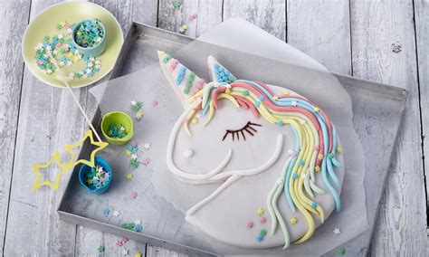 Eine torte oder ein kuchen gehören zum kindergeburtstag fest dazu. Süßer Einhornkuchen | Rezept | Einhornkuchen, Einhorn ...