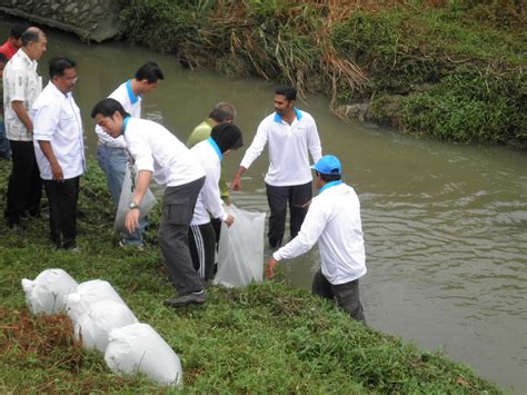 Hari lingkungan hidup sedunia memiliki makna yang dalam mengenai kesadaran individu untuk mengambil tindakan demi kelangsungan bumi. RAKAN ALAM SEKITAR (RAS) NEGERI MELAKA: Program "Cintai ...