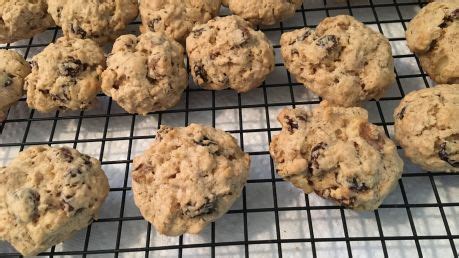 These delicious oatmeal cookies are crispy around the edges and soft and chewy in the center. Diabetic Oatmeal-Raisin Cookies | Recipe | Raisin cookie recipe, Raisin cookies