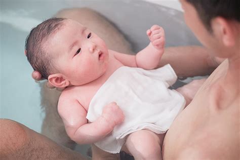 Contact your company to license this image. Bathing your baby | NCT