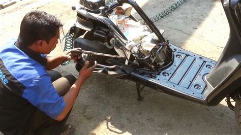 Combo honda activa n honda activa new model honda activa old model honda actv n honda actv om honda cbf shine 125 es (2006 model (cdi unit four pin+two pin. Dinitrol Under body Anti rust treatment of a Honda Activa ...